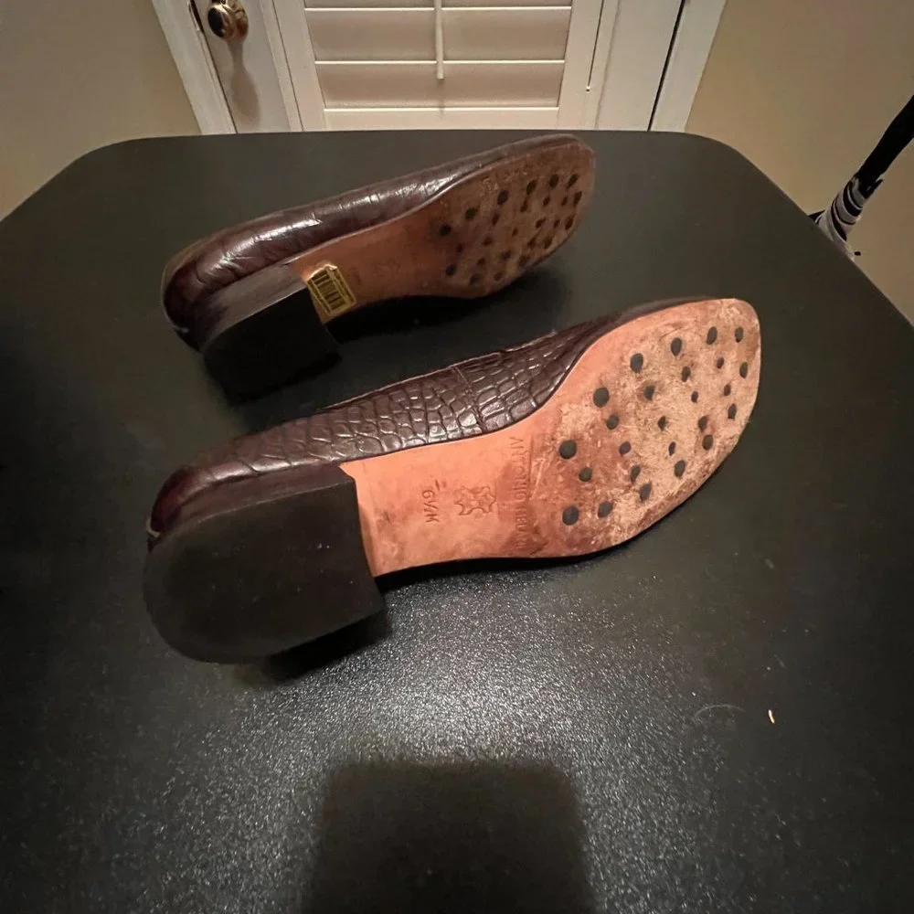 Antonio Melani slip on brown croc patterns size 6.5M
